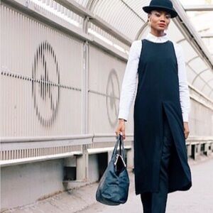 Chic Black Sleeveless Tunic Top